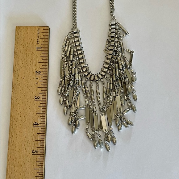 Beautiful NWOT Silver Metal Bib Statement Necklace - Picture 9 of 11